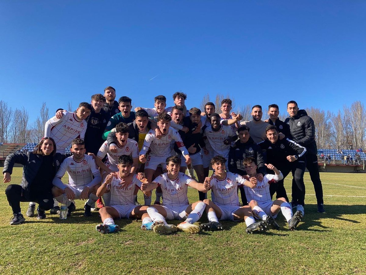 Juvenil A:
-Mejor equipo leones
-Ganamos al Atleti, al Real Madrid.. 
-Nos metimos en copa del Rey
-Hemos hecho una gran familia
EQUIPAZOOO❤️