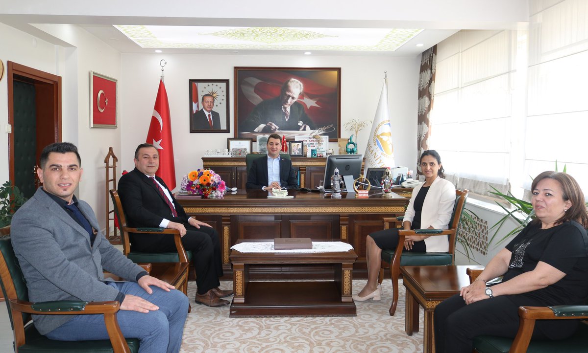 Tapu ve Kadastro Teşkilatının 175. Kuruluş yıldönümü kapsamında İlçe Tapu Müdürü Ergün Özdemir ve kurum çalışanları Kaymakamımız Sayın Doğukan Koyuncu'yu makamında ziyaret ederek çiçek takdim ettiler.

Haberin detayı için linke tıklayın⬇️
m.facebook.com/story.php?stor…