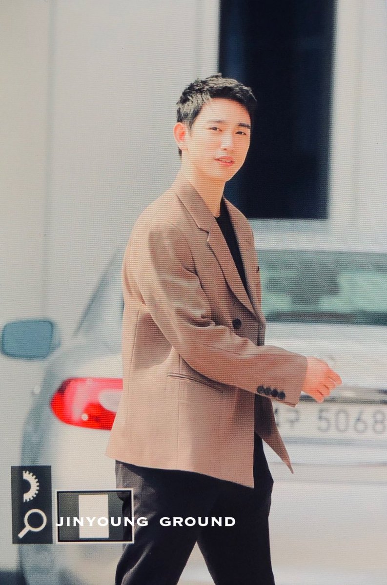 Jr_ground's tweet photo. 220523 진영 퇴근 🤎🧡🤎🧡

#GOT7   #갓세븐   #JINYOUNG   
#IGOT7  #진영 ❤️ https://t.co/w3NMlGnrkT
