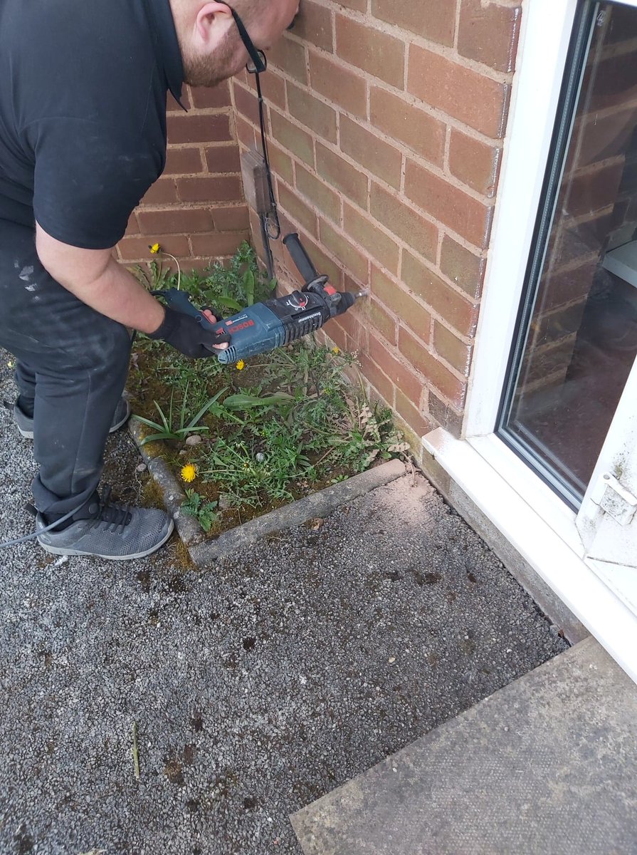 WeatherDryMids's tweet photo. We stop rising damp by inserting rods, which stops moisture rising through the brickwork. If you have damp, contact us today and we will solve the problem!!!

#damp #risingdamp #weatherdry #dryrods #safeguard #bba #themidlands #midlands https://t.co/bzlBGhSj0u