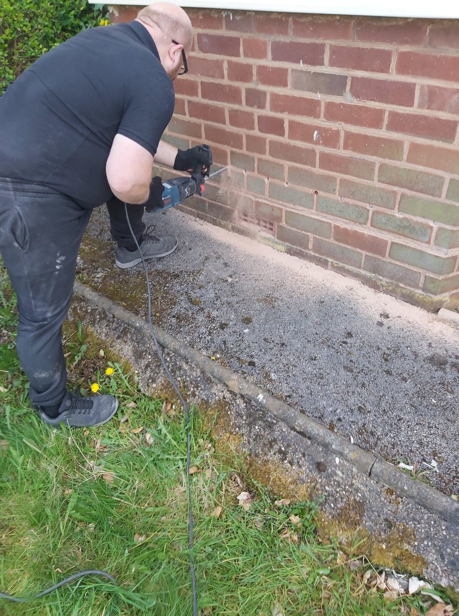 WeatherDryMids's tweet photo. We stop rising damp by inserting rods, which stops moisture rising through the brickwork. If you have damp, contact us today and we will solve the problem!!!

#damp #risingdamp #weatherdry #dryrods #safeguard #bba #themidlands #midlands https://t.co/bzlBGhSj0u