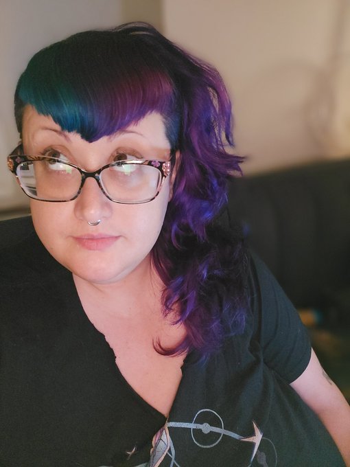I recolored my hair! Boobs are the same. 😂💜  #glasses #glassesgirl #sellingcontent #Nsfwtwt #onlyfans<a href="/tag/glasses"class="tags">#glasses</a><a href="/tag/purple"class="tags"><span>#purple</span></a><a href="/tag/turquoise"class="tags"><span>#turquoise</span></a><a href="/tag/tattoos"class="tags"><span>#tattoos</span></a><a href="/tag/thighs"class="tags"><span>#thighs</span></a><a href="/tag/horny"class="tags"><span>#horny</span></a><a href="/tag/boobs"class="tags"><span>#boobs</span></a>