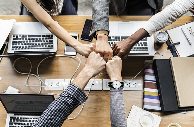 DiputacioGirona's tweet photo. 📢Ep, empresaris gironins ‼️ Voleu conèixer de primera mà com digitalitzar el vostre negoci i com aconseguir el finançament per fer-ho? Això us interessa 👇
🗓️Dimecres, 25 de maig
⏰De 10 a 13 h
✍️https://t.co/bT0PiYqahh
#COCREIX #fonsFEDER #PromoecoDdGi #PECTInnovacio https://t.co/BbVbGPKLkK