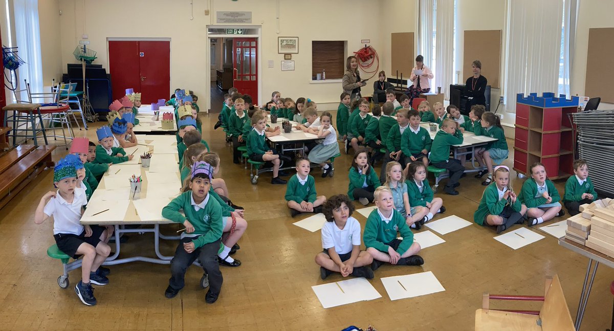 cwp_clyne's tweet photo. Year 2 are having a very special virtual art lesson with Steve Antony, author &amp; illustrator of The Queen’s Hat! @cwprimary 👒 🖊 https://t.co/A2TFYtu4mY