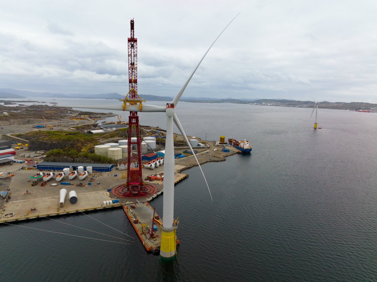 We have now installed the first turbines at Hywind Tampen in Norway, in partnership with @Equinor. Once fully installed, this will be the world's largest floating offshore wind project #Leadingtheoffshorerevolution Picture: Credit - Jan Arne Wold _ Woldcam - Copyright - Equinor