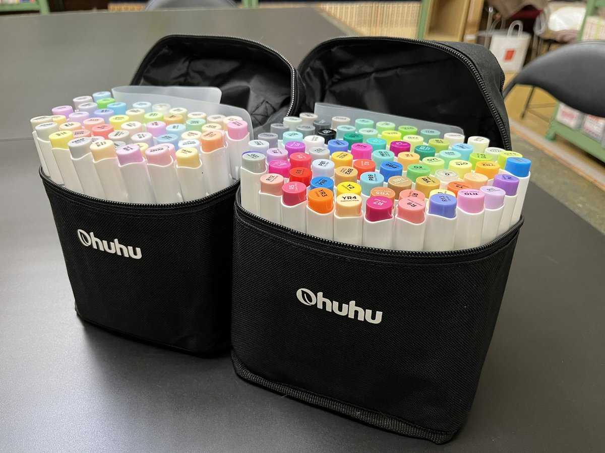 アートに興味のある子に使って欲しい！
他にパステルや透明水彩絵の具やアクリル絵の具など、色々ありますよ〜