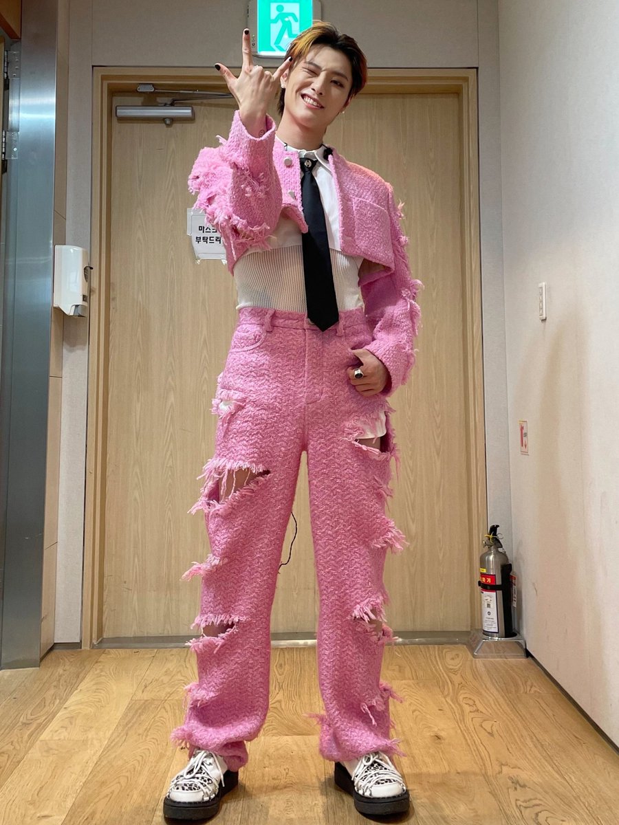 8wwdz's tweet photo. woodz bambam twinsies https://t.co/XdUzIHxA5d