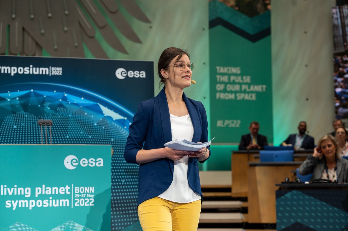 And a big shout-out to <a href="/LeaLeaalbrecht/">Lea Albrecht</a>!  
Thank you for moderating the opening session 🙌
#LPS22