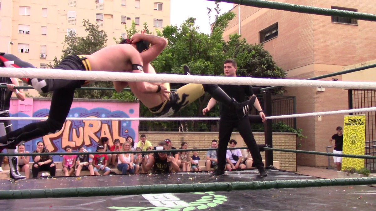 andaluciawrestl's tweet photo. El primer combate enfrentó a los actuales campeones de parejas de Andalucía @JosteinSEW y @BreakerSew contra Decadencia @MrPaque y @guillewrestling  en un combate trepidante de inicio a fin donde al final, La Nueva Élite logró retener el título.

#pressingcatch #andalucia https://t.co/1BupcOnwUl