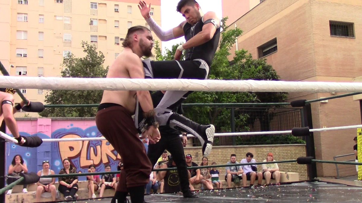 andaluciawrestl's tweet photo. El primer combate enfrentó a los actuales campeones de parejas de Andalucía @JosteinSEW y @BreakerSew contra Decadencia @MrPaque y @guillewrestling  en un combate trepidante de inicio a fin donde al final, La Nueva Élite logró retener el título.

#pressingcatch #andalucia https://t.co/1BupcOnwUl