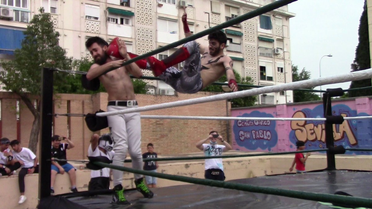 andaluciawrestl's tweet photo. El segundo combate fue una batalla a 5 donde el ganador será el contendiente número 1 por el título de Ichiban en el próximo show. 
Pudimos ver un combate muy dinámico y al final, Capo se impuso a sus rivales Salamander, Anonymous, @CurroScw y @HenryOlveira https://t.co/PoUFiGXBNa