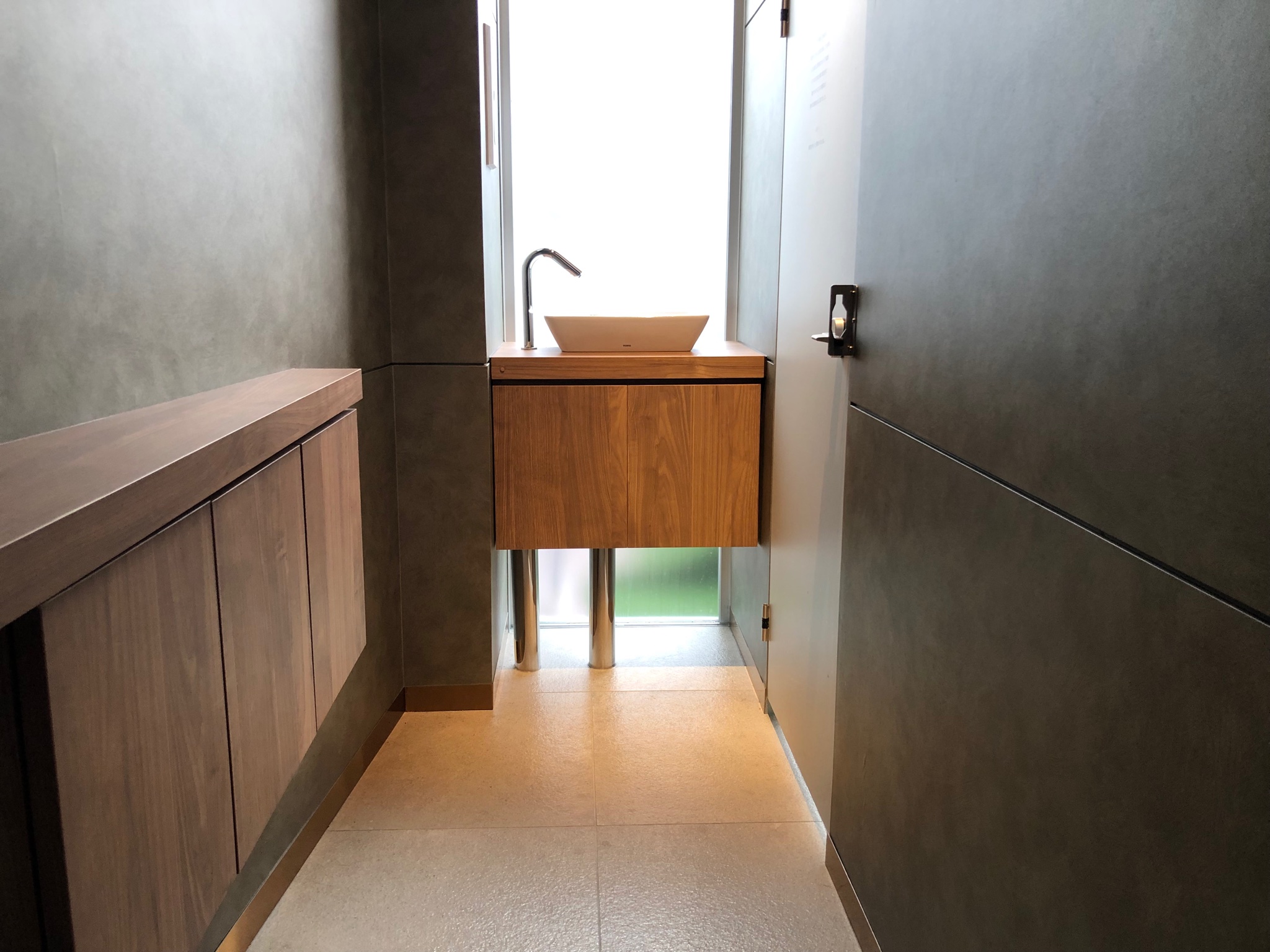 デラックストイレ - Search / X