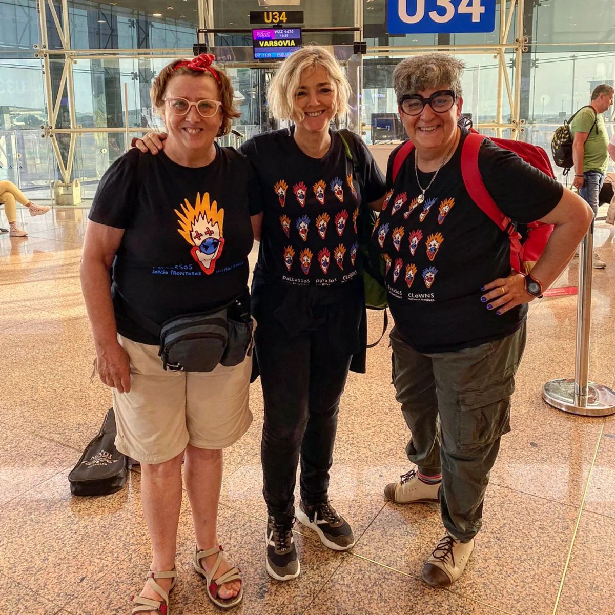 psfcwb's tweet photo. ¡��Ojo!!🙈⚠️ ¡Tres "pedettes" ya están en dirección a #Polonia! 🚀Vicky, Kras y Laura son el 5º equipo expedicionario de PSF que despega para atender la salud emocional de la infancia refugiada ucraniana y sus familias. ¡¡Vamos, #Pedettes!!🎪✊🏼
#ReírParaVivir https://t.co/JXliOE4sUl