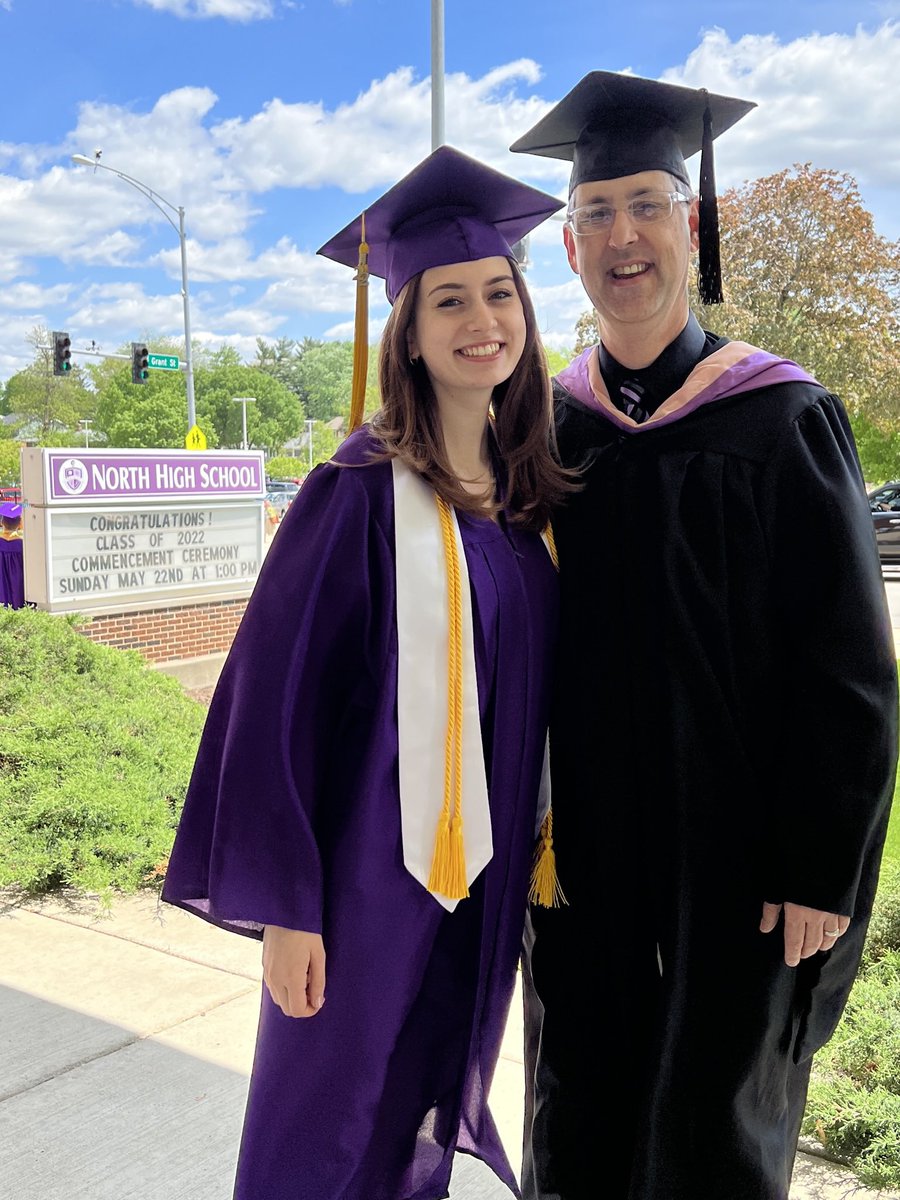 BrayerTeague's tweet photo. Congrats Emery! #Classof2022 https://t.co/HH67xv0vwL