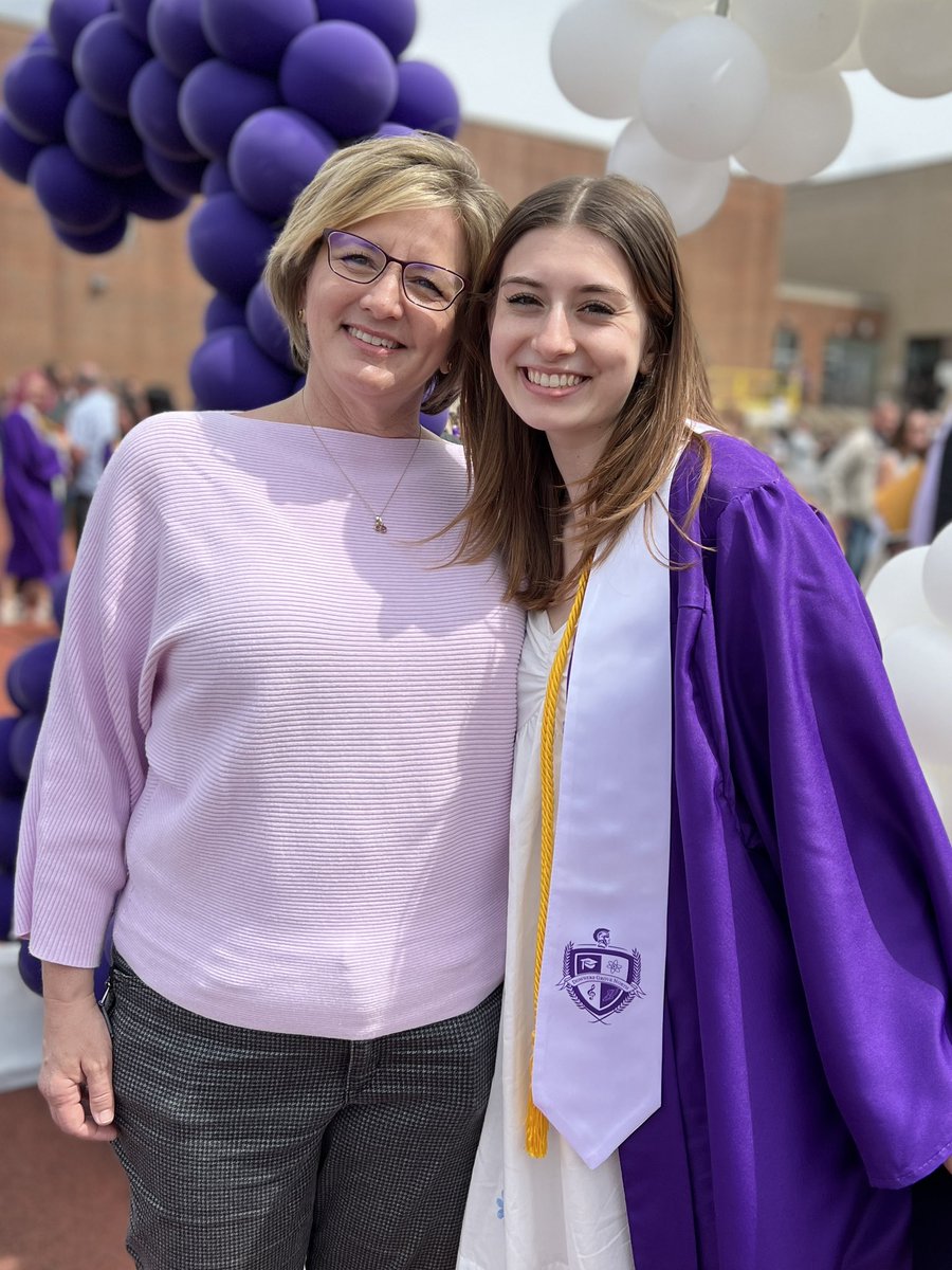 BrayerTeague's tweet photo. Congrats Emery! #Classof2022 https://t.co/HH67xv0vwL