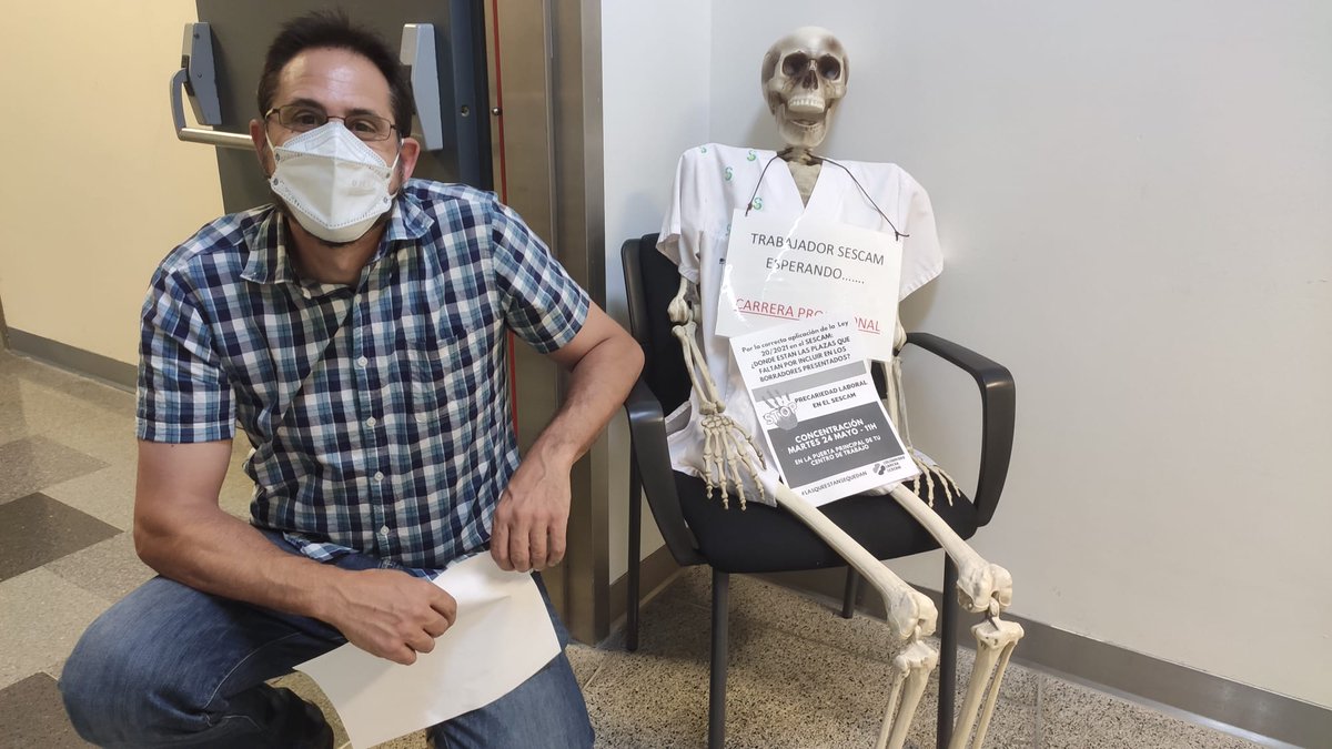 SoliObSescam's tweet photo. "Huesitos" dice que mañana viene a la concentración a las puertas de los centros de trabajo del SESCAM,que aunque los otros sindicatos den por buena la chapuza de OPE22 él está como nosotros hasta los huesos del abuso. 11h Martes 24 Mayo 2022 en la puerta de tu centro, ¡pásalo! https://t.co/tm5VWSsk5U