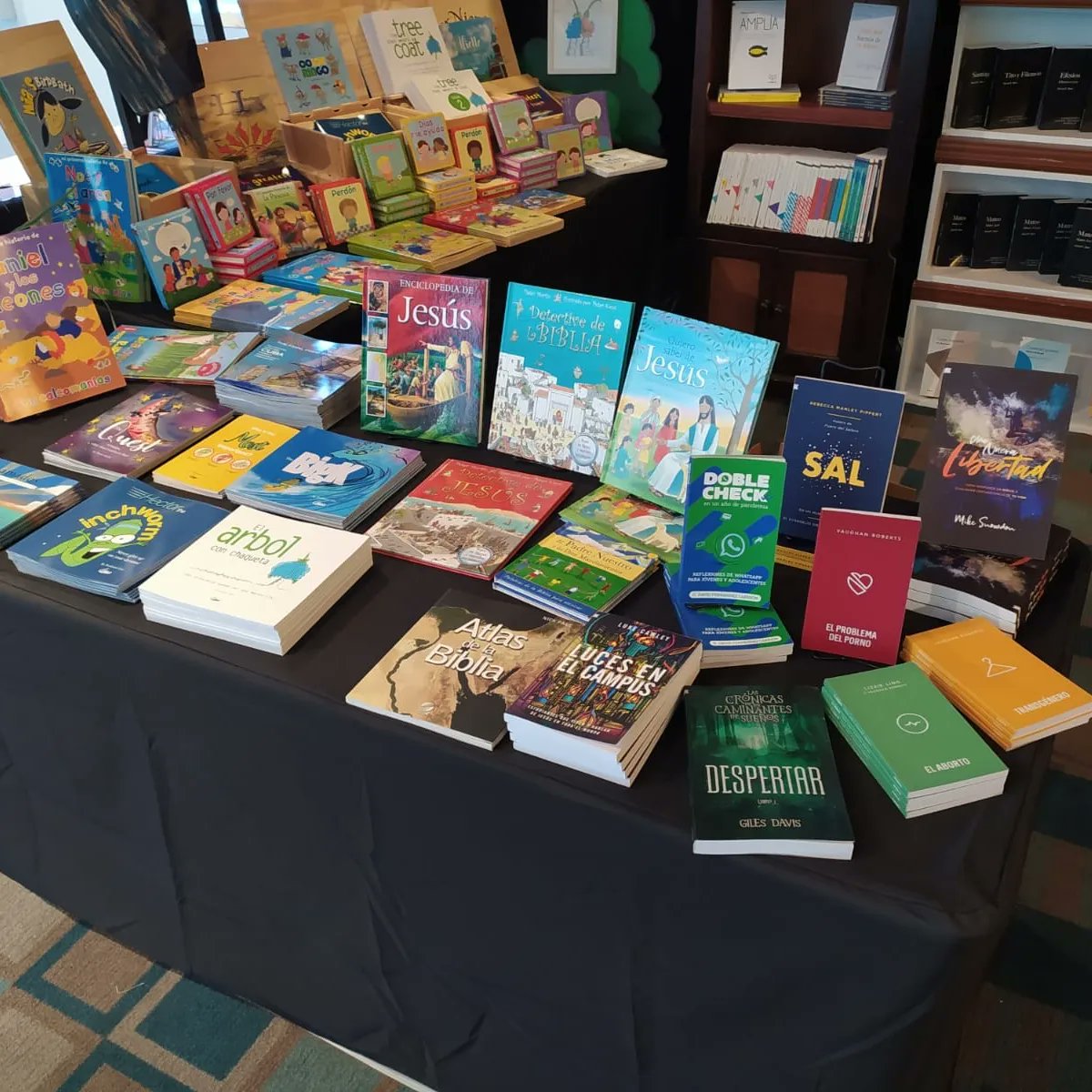 andamio_edita's tweet photo. Estamos muy agradecidos a Dios por haber podido participar presencialmente de Expolit 2022. ¡Muchas gracias a todos los que han visitado nuestro espacio!
#andamioeditorial #libros #expolit #expolit2022 #beyound
@ExpolitOficial https://t.co/DSakJ7KtcZ