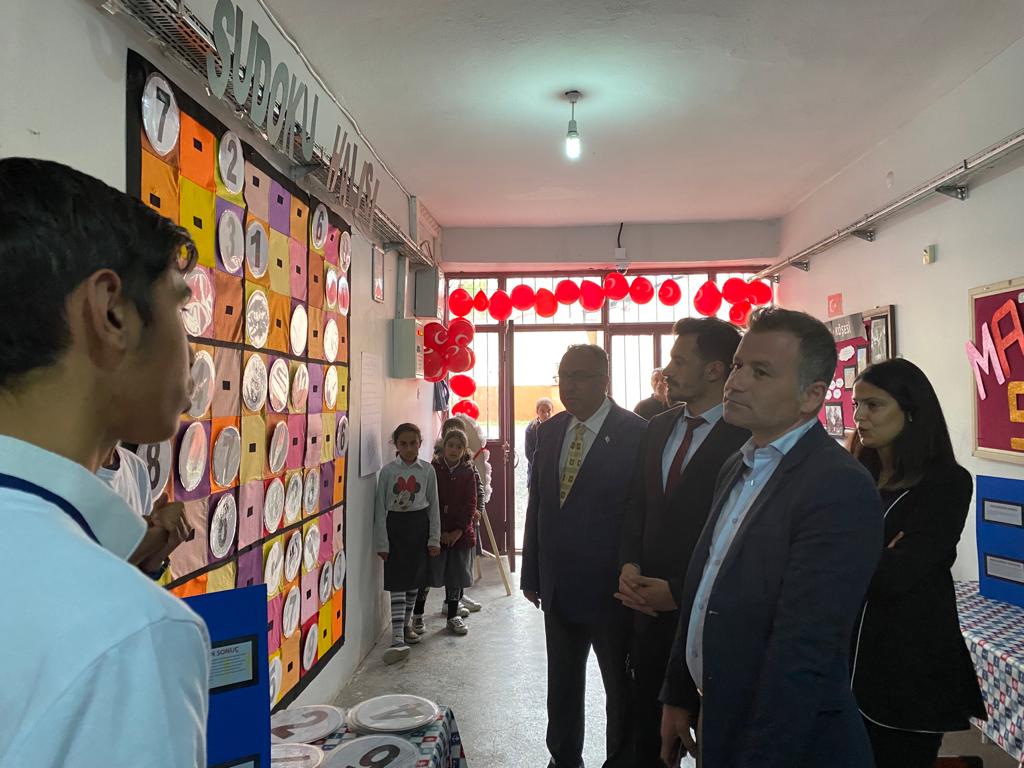 MemTuzluca's tweet photo. İlçemiz Güllüce Molla Kamer Ortaokulu tarafından hazırlanan Bilim Fuarı gerçekleştirildi. Fuarın açılışı İlçe Milli Eğitim Müdürümüz Sayın Ozan MALKOÇ  tarafından yapıldı. Fuara  veliler, öğrenciler, öğretmenler ve okul müdürleri de iştirak etti. https://t.co/TA0SC5yjrB