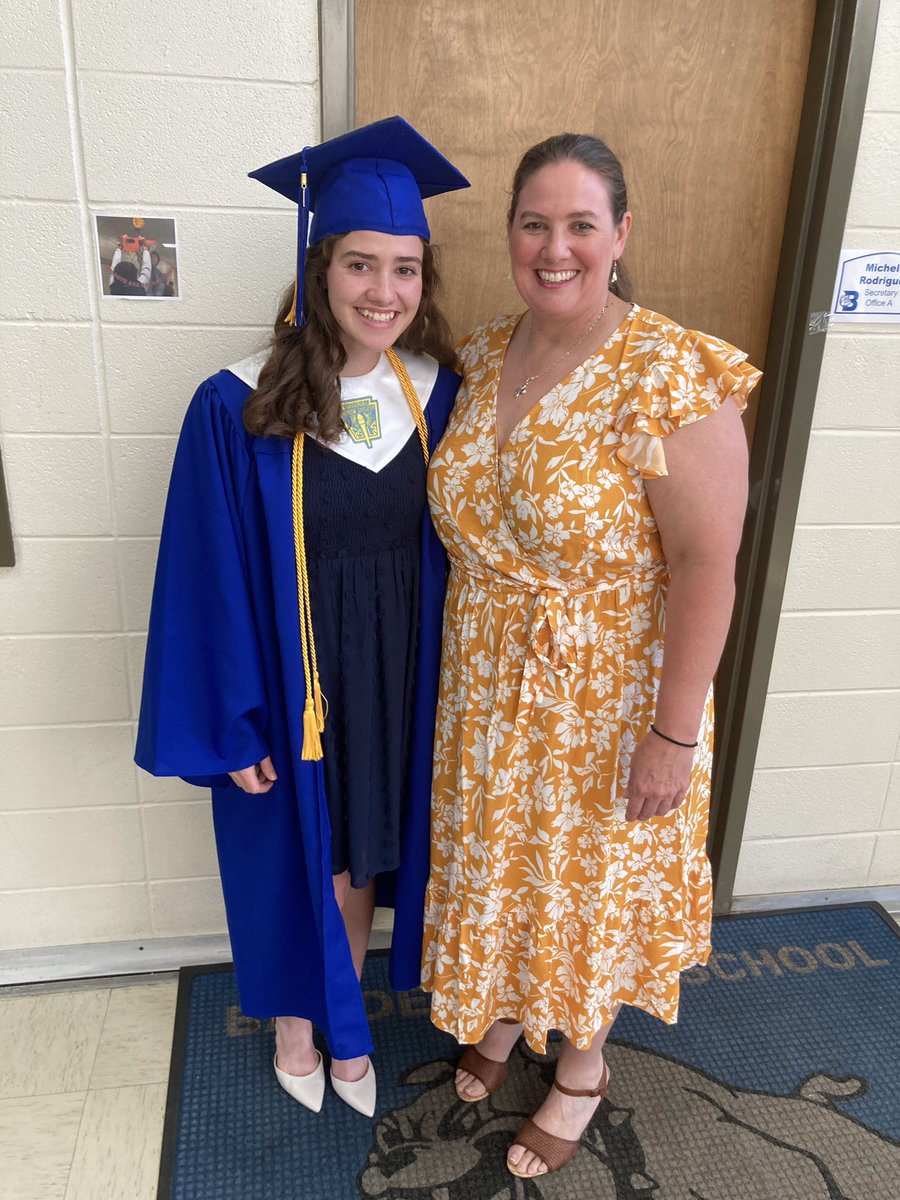 4thmathlady's tweet photo. Baccalaureate 2022
Getting closer to graduation! 💙🙏🏼👩‍🎓 https://t.co/HHzLTwveGB