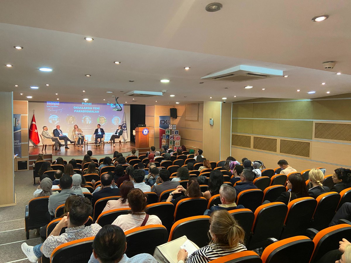 bilkolejleri's tweet photo. BİL Eğitim Kurumları Genel Müdürü Sn. Elif PEHLEVAN, 8. Eğitimde Değişim Konferansında "Okullarda Yeni Paradigmalar" panelinde "Beceri Odaklı Hibrit Eğitim Modeli ve Yeni Neslin Öğrenme Stilleri" hakkında değerlendirmelerde bulundu.
@egitimdedegisim #EDK22 https://t.co/gpUFUxMLE6