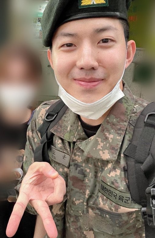desix_O825's tweet photo. so cute 😂 https://t.co/vb5D3yB4jX
