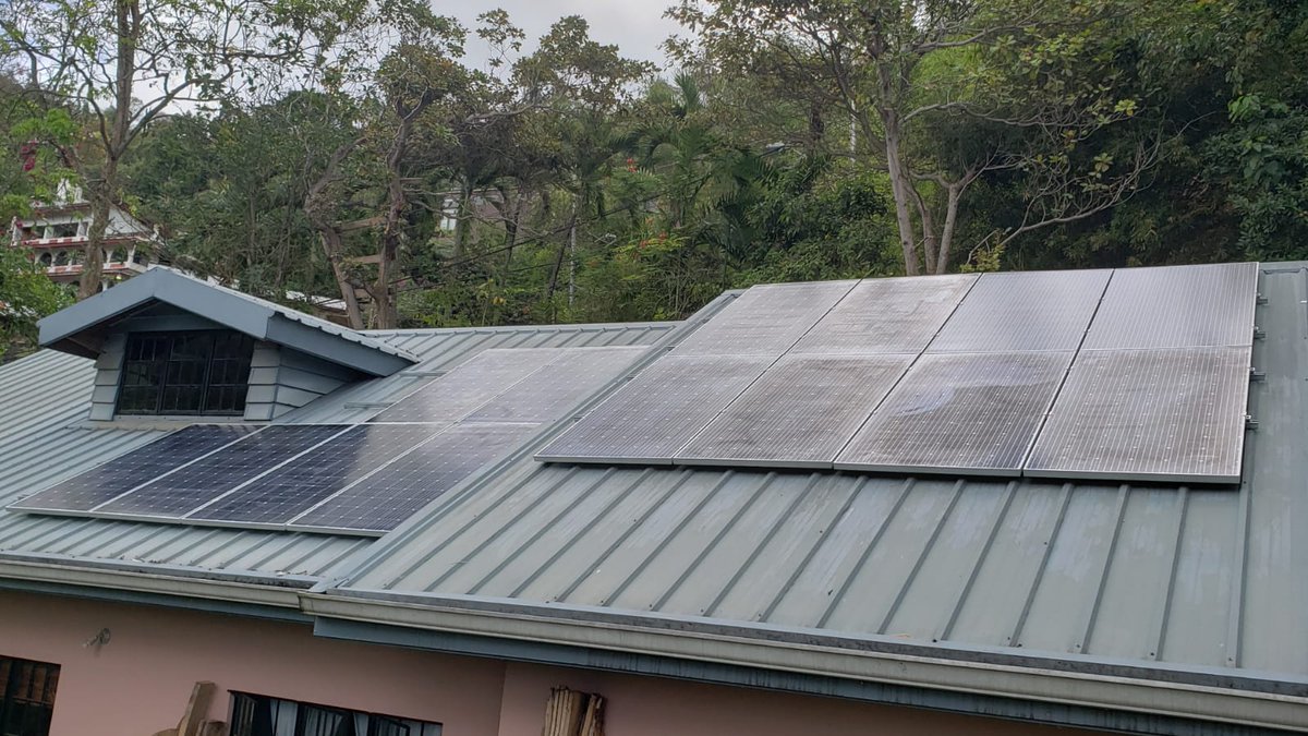 Earth_Medic's tweet photo. EarthMedic walks the talk!  Take a look at the 6KW solar power system installed this month at EarthMedic HQ!  This impressive set up, inclusive of battery power bank, was done by @resscott. Thanks for making EarthMedic solar powered!
#EarthMedic #solarpowered #headquarters https://t.co/J6PxxtTb4k