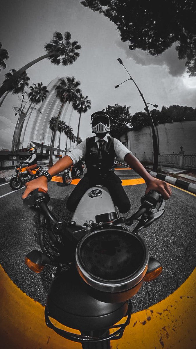 wan_huzaifah's tweet photo. #DGRKL2022
#RideDapper
#ThrottleRiot
#Gentlemansride https://t.co/P0L7ZT108w