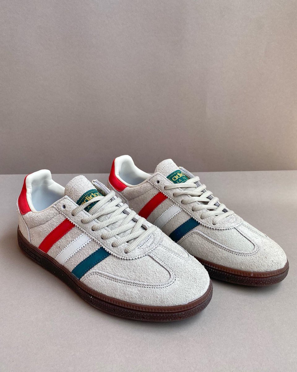 Sneakerspacegh's tweet photo. ADIDAS ORIGINALS HANDBALL SPEZIAL ST. PATRICK'S DAY "CLEAR BROWN" 

400gh 

Available now US 7 - US 11 

Dm to purchase. https://t.co/K0Ip8Tins8