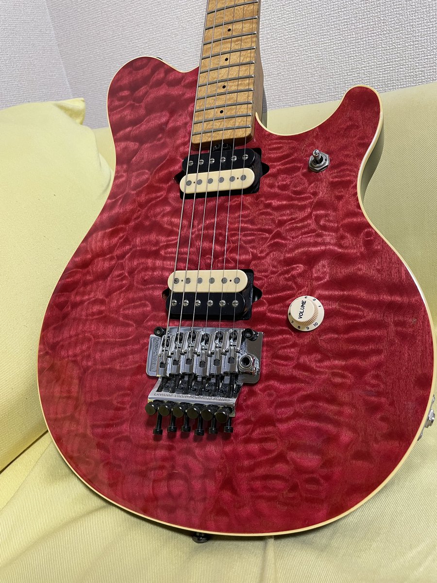 Tatsu210's tweet photo. めっちゃ今更、ワンピーストップだった事に気付く…
今やピンクはすんごい高値で取引されてるみたいですが手放す気は全くありませーん!
#musicman
#axisex https://t.co/QC0s4mjM8q