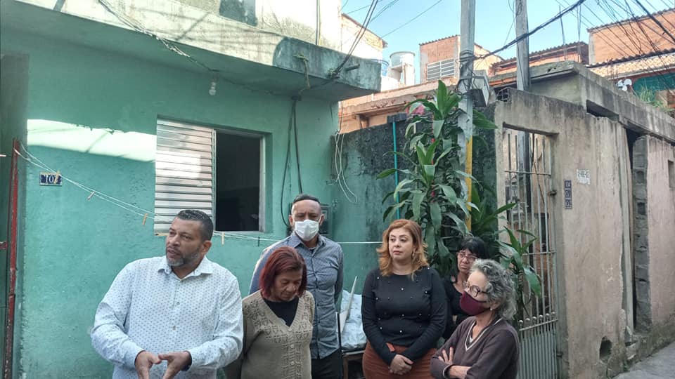 _LilianCabrera's tweet photo. Domingo (22/05), participei com o Secretário de Habitação, Ronaldo Lacerda, de uma reunião com moradores da Passagem Trindade, no Núcleo Habitacional Piratininga. https://t.co/Nrhc6Hdp4f