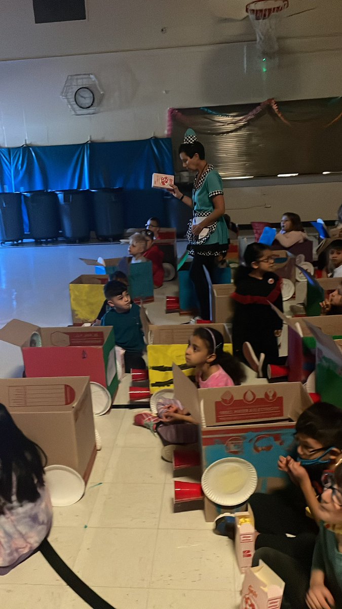 Our lovely car hopper hopping from car to car serving popcorn!!! <a href="/DornNPD117/">Dorn Elementary</a>