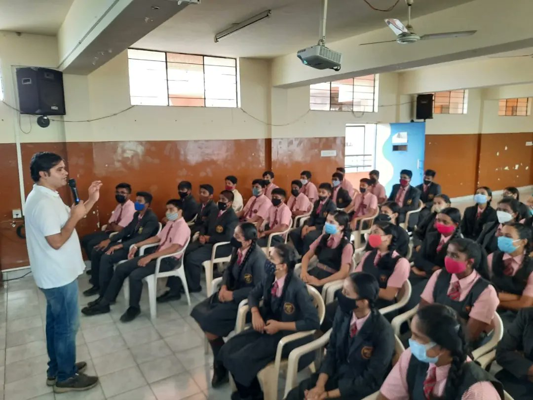 santa_nitk's tweet image. &quot;Life is larger than we assume, it&apos;s a journey that we explore each day&quot;

Young minds need - freedom of expression, choices, &amp;amp; loads of love! 

Addressed Grade 10th students of Dayananda Sagar International School, Bengaluru 

Thanks to #qtpirobotics for the creative space ☺🙏