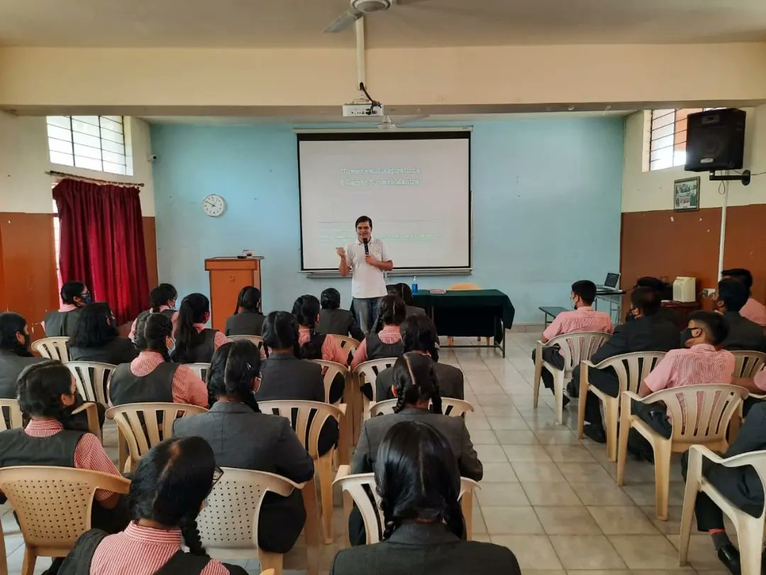 santa_nitk's tweet image. &quot;Life is larger than we assume, it&apos;s a journey that we explore each day&quot;

Young minds need - freedom of expression, choices, &amp;amp; loads of love! 

Addressed Grade 10th students of Dayananda Sagar International School, Bengaluru 

Thanks to #qtpirobotics for the creative space ☺🙏