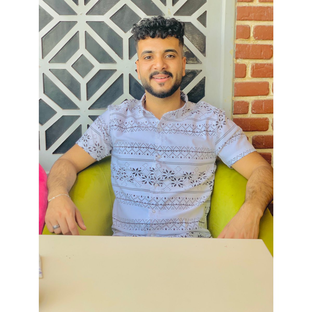 - لا تليق بنا المقارنات إما الأولويه إما العدم …🌪