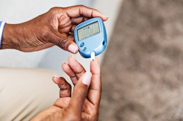 Der #DiabetesDialog nimmt Bezug auf den #Langzeitblutzuckerwert, der individuell vereinbart in den meisten Fällen im Zielkorridor von 6,5 bis 7,5 Prozent liegen sollte. Wie kann man diesen Wert halten? Mehr Infos unter: gesuender-unter-7.de/gesuender-unte…