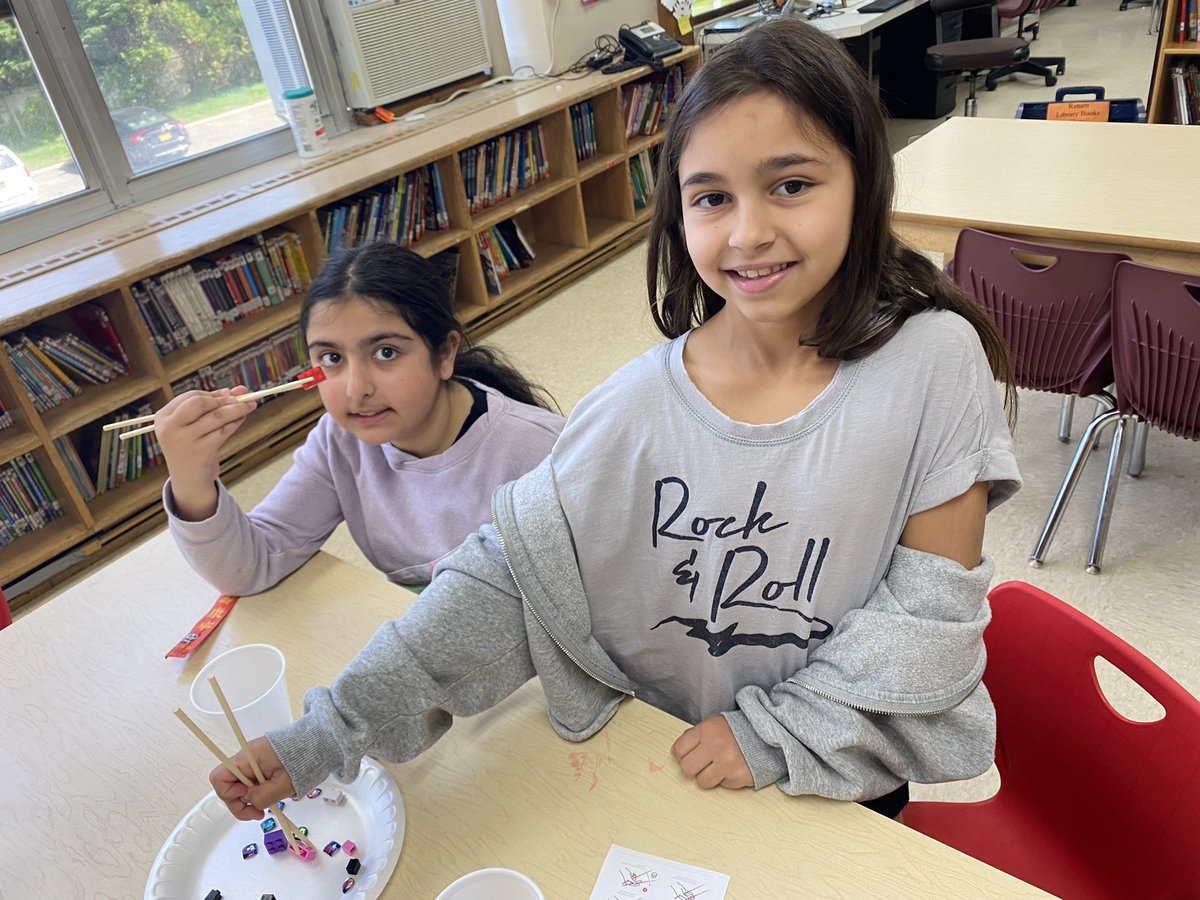 MrsCocozzaReads's tweet image. #giveahoot for our fourth graders learning how to use chopsticks in honor of #AsianAmericanPacificIslanderHeritageMonth @MrsJessicaRyan @WaverlyParkElem 🥢