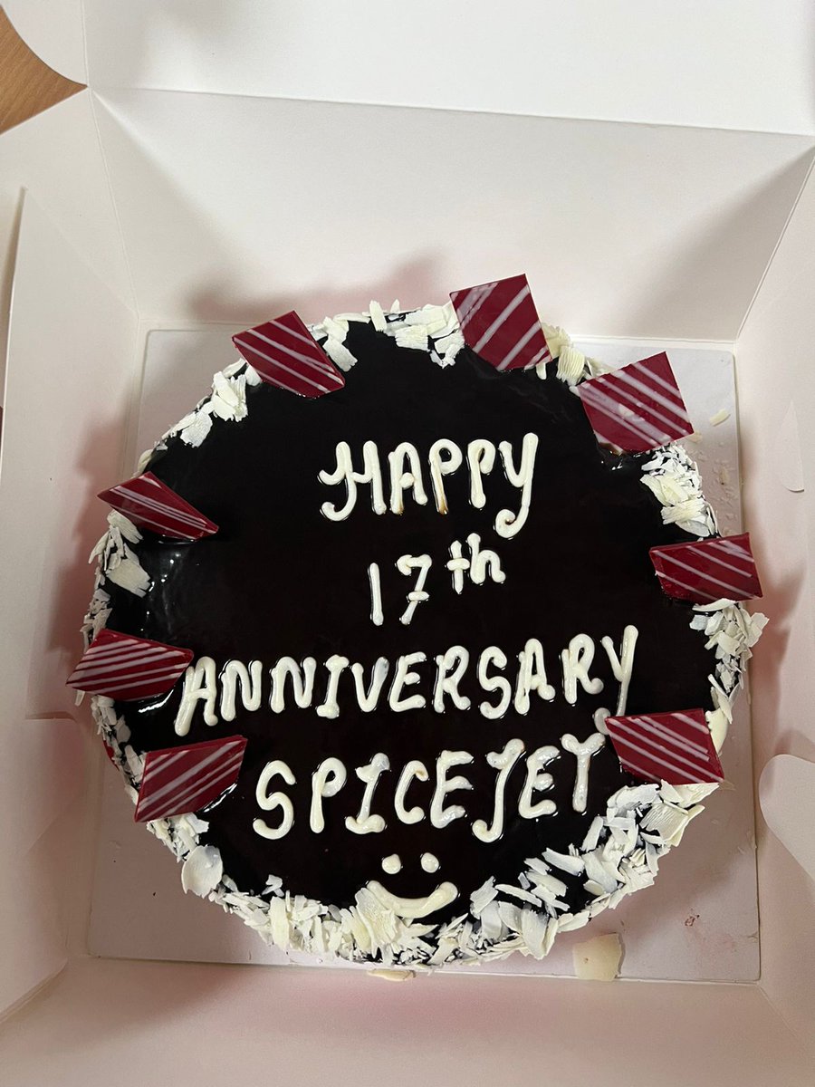 flyspicejet's tweet photo. Love, laughter, beautiful memories: that's how we celebrated our 17th #anniversary.
#SpiceJet team visited Emmanuel Orphanage, Kochi and SOS Children's Village, Pune to spend a lovely time amongst these little champs.
#RedHot17 #FlySpiceJet #Birthday https://t.co/oUhbleJMUG