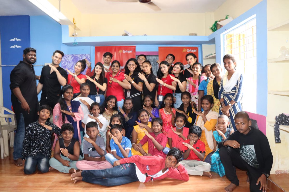 flyspicejet's tweet photo. Love, laughter, beautiful memories: that's how we celebrated our 17th #anniversary.
#SpiceJet team visited Emmanuel Orphanage, Kochi and SOS Children's Village, Pune to spend a lovely time amongst these little champs.
#RedHot17 #FlySpiceJet #Birthday https://t.co/oUhbleJMUG