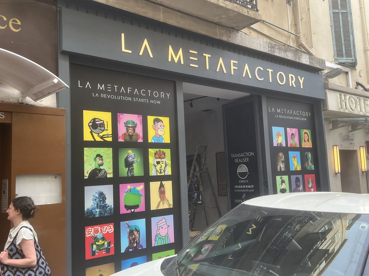 hewiebtc's tweet photo. #mfers in cannes @sartoshi_nft 🇫🇷 https://t.co/WK8kTEsH6Y