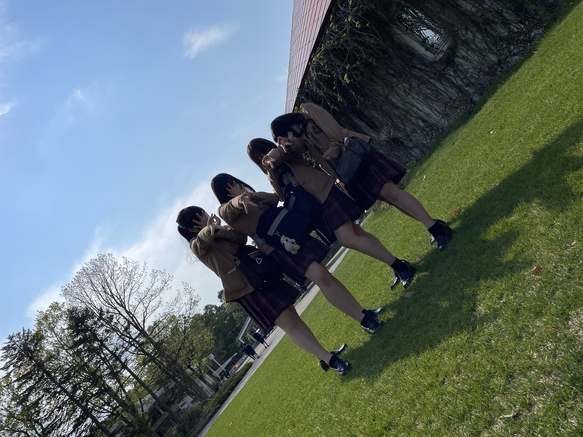 こんばんは🌙
修学旅行1日目は札幌にきましたっ🐮
ノーザンホースパークと羊ヶ丘展望台へ🐑
ポニーちゃんのショーみてんけどめっちゃ賢くて可愛すぎた🤍
んでクラーク博士の像があって札幌が見渡せたよ👀そして5年後の自分にへハガキも書いたよっ！
明日は旭山！楽しみっ💞
おやすみ💭
#レイスタ
#彩