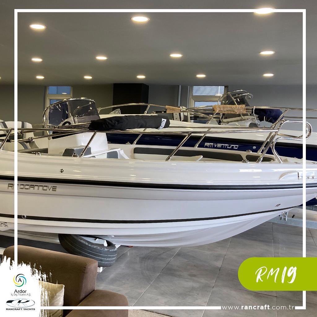 RancraftTR's tweet photo. PERFORMANS VE KONFOR ARASINDAKİ DOĞRU DENGE: RM19 💫🛥️

Uzunluk: 5,56 m
En: 2,36 m
Önerilen Güç: 60/150 HP

Bilgi ve iletişim:
📍Rancraft Yachts Türkiye Distribütörü Ardor İç Dış Tic. A.Ş.
📩info@rancraft.com.tr
📱+90 545 540 38 03 https://t.co/MPzcAI2wfD