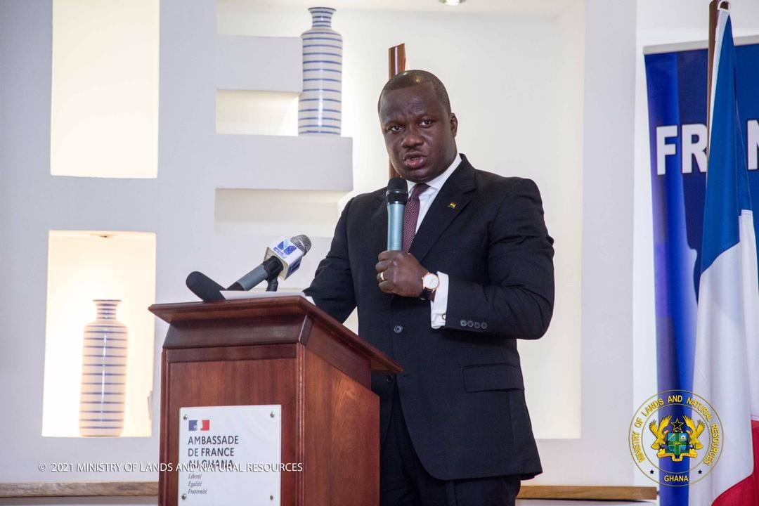 The Lands Ministry is investigating the alleged inclusion of land situated at the Achimota Forest in the Will of the late Sir John.
#BuildingGhanaTogether

ow.ly/q9EW50JfE9b