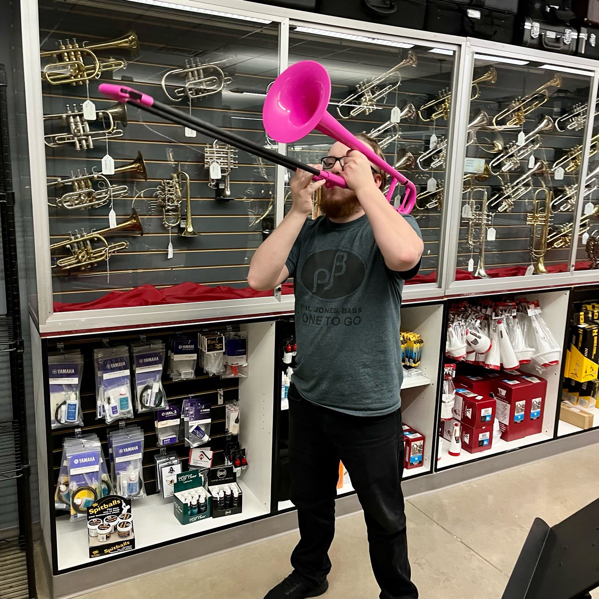 TheMusicDen's tweet photo. Greg looks good with the Jiggs pBone Plastic Trombone.  😍
👉https://t.co/HLsp0fihdL 
.
.
.
.
.
 #newjersey #bandlife #jazz #band #bandnerd #musician #student #musicden #musicstore #NJ https://t.co/LCvEfcVznh
