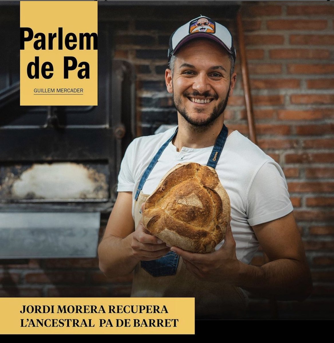 TothosapGarraf's tweet photo. JORDI MORERA, DE L’ESPIGA D’OR, RECUPERA UN PA ANCESTRAL. El Pa de Barret, una peça triangular amb molta crosta.
Pots llegir l’article sencer a: https://t.co/JGzJZ556RR
#tothosap #magazin #pa #llevat #blat #forn #espigador #morera #sitges #vng #baker #juny @J_Morera https://t.co/6tY27EOy4a