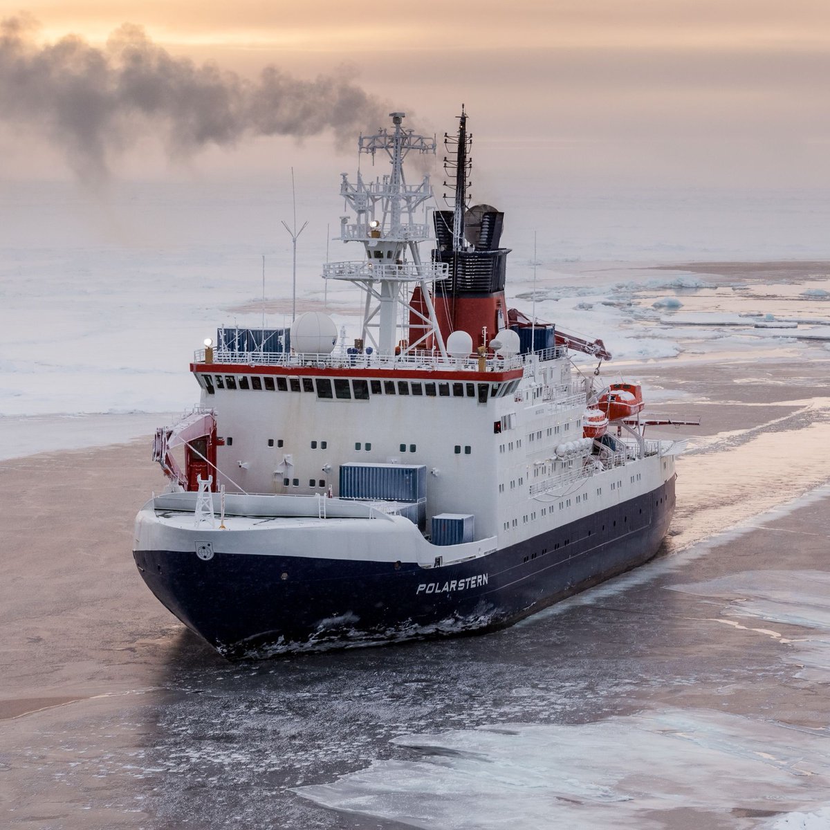 “We were extremely pleased and relieved to pick up on the signals from the political community that the Budget Committee of the German Bundestag has opted to provide funding for the procurement of the Polarstern II." - AWI director Antje Boetius.

📸Mario Hoppmann