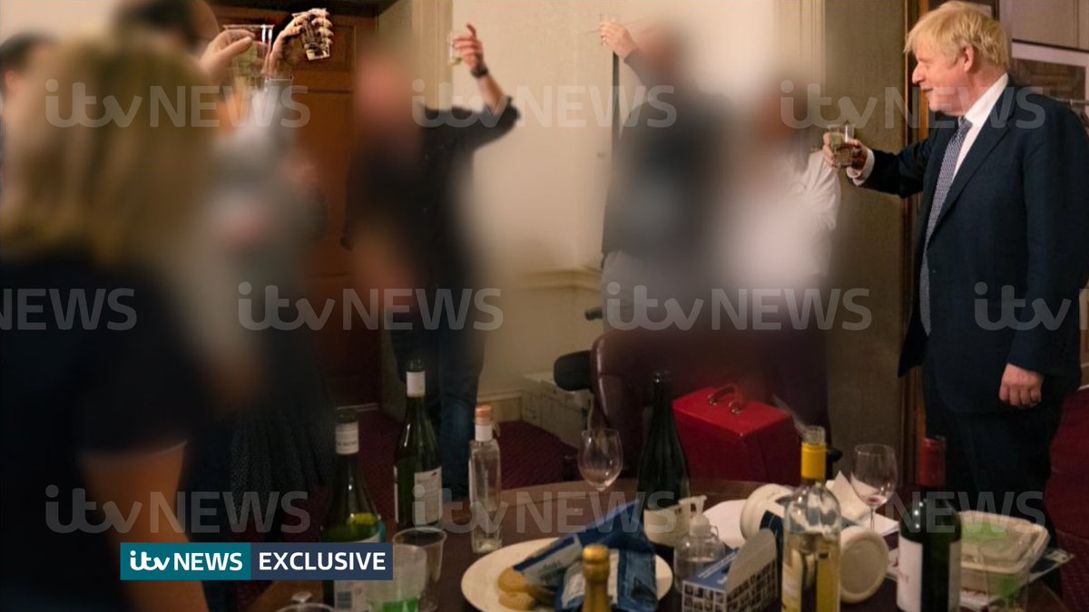 EXCL: @ITVNews has obtained pictures of Boris Johnson drinking at a No10 party during lockdown in November 2020. The photos cast fresh doubt on the PM's repeated claims he was unaware of rule-breaking in No10 during the pandemic. See all images here: itv.com/news/2022-05-2…