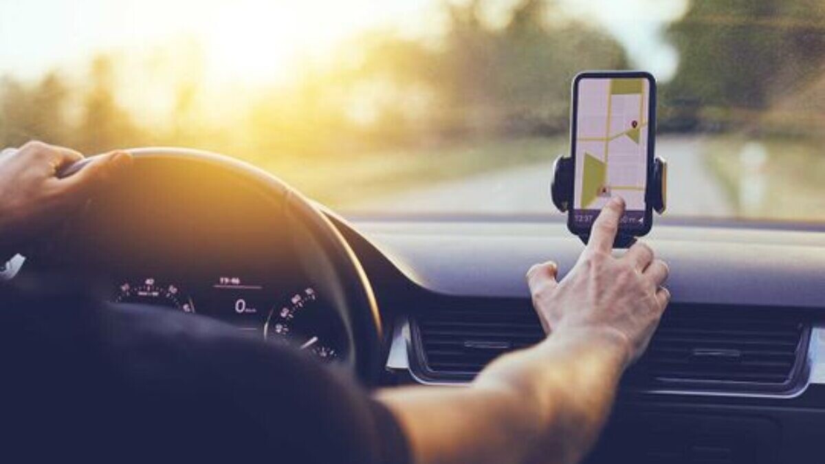 AutomocionT's tweet photo. ¿Te pueden multar por usar el soporte para móvil? Os lo contamos 👉 https://t.co/IzdQwTSUDp

#AutomociónToledo🥇 https://t.co/EtjDX3XXN0