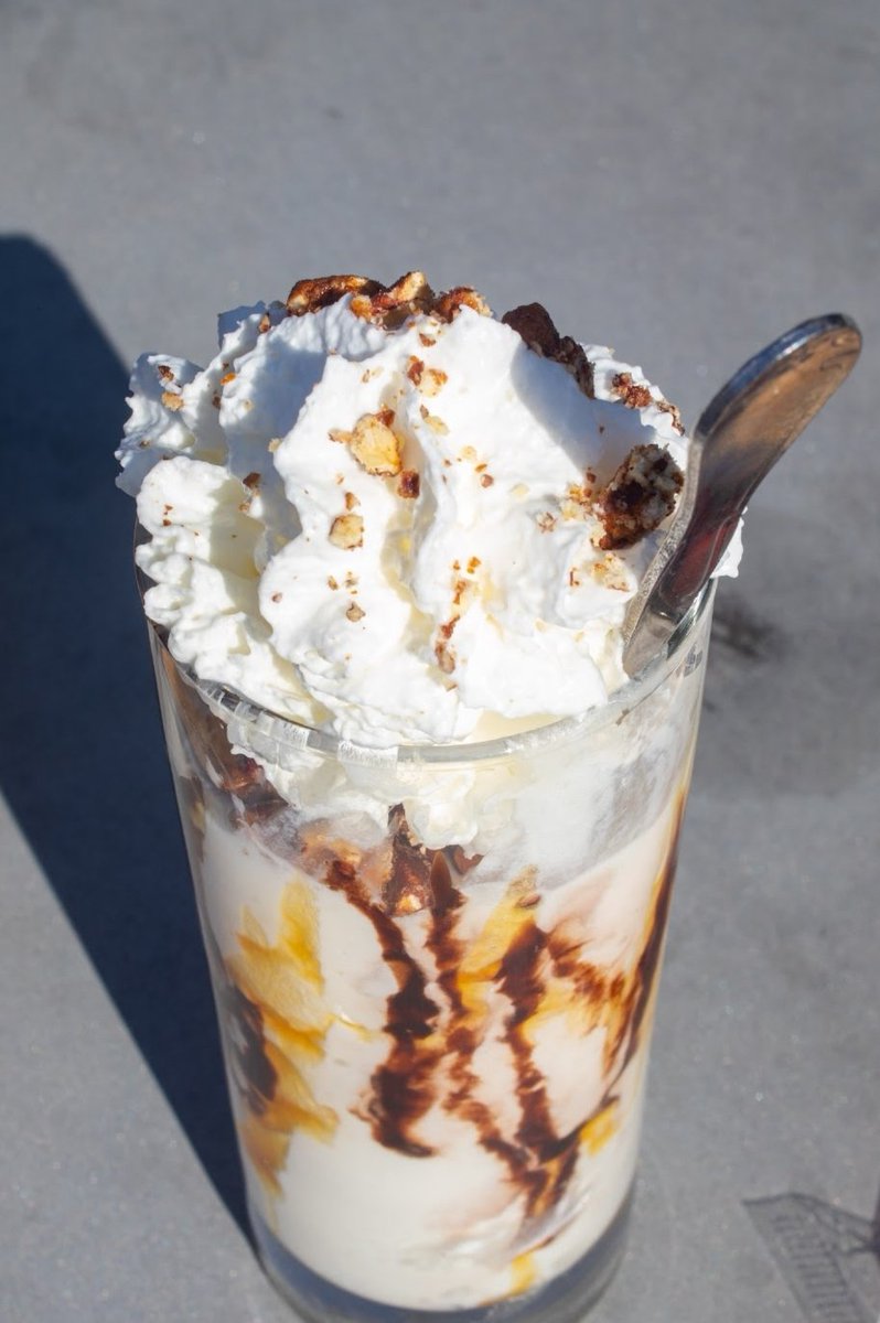Forget about what you have to do for a second. How do you want to be for today? 🤔 Take a pause with our Turtle Milkshake! 

 #MondayMadness #flipburgerboutique #milkshakelovers #atleats #FLIPtastic
