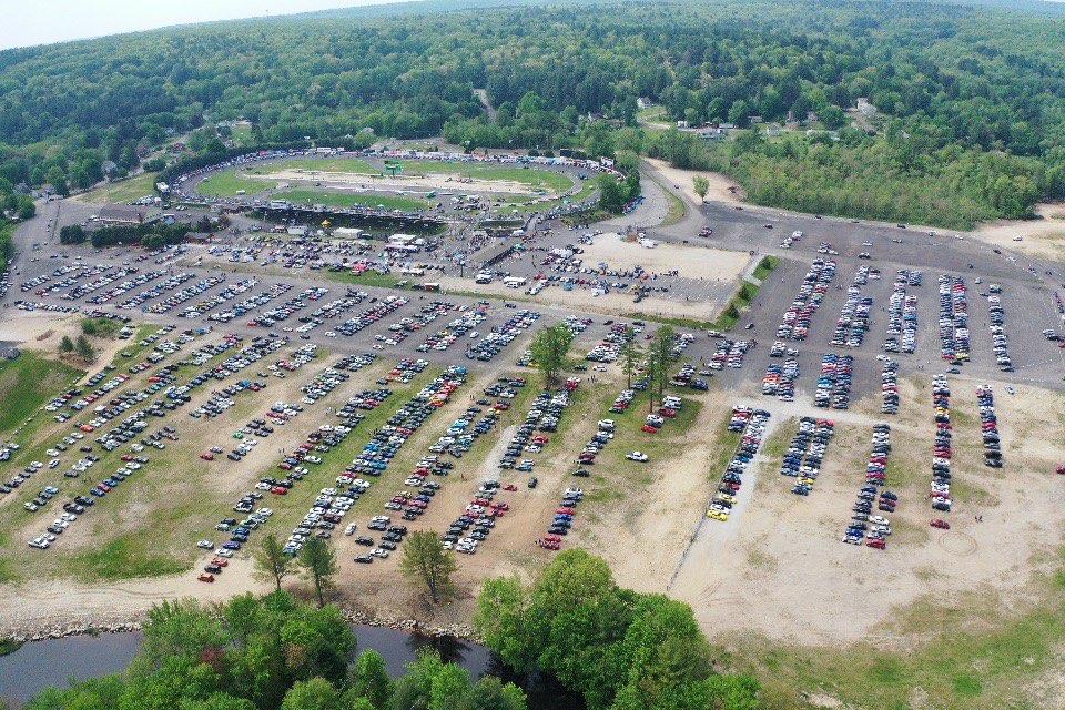 brokeEast's tweet photo. ♥️Thanks to everyone who came out in 90⁰🏜 weather yesterday! Picture shows we are community 💪 in New England when we all come together! 🧢's off to our amazing staff, spectators, vips, vendors, groups, &amp; the @StaffordSpeedwy organization for the parking help! 🙏 https://t.co/IVx2Khha7p