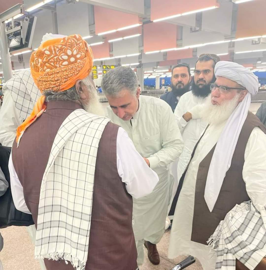 قائد جمعیت مولانا فضل الرحمان صاحب عمرہ ادائیگی کے لیے روانہ ❣️